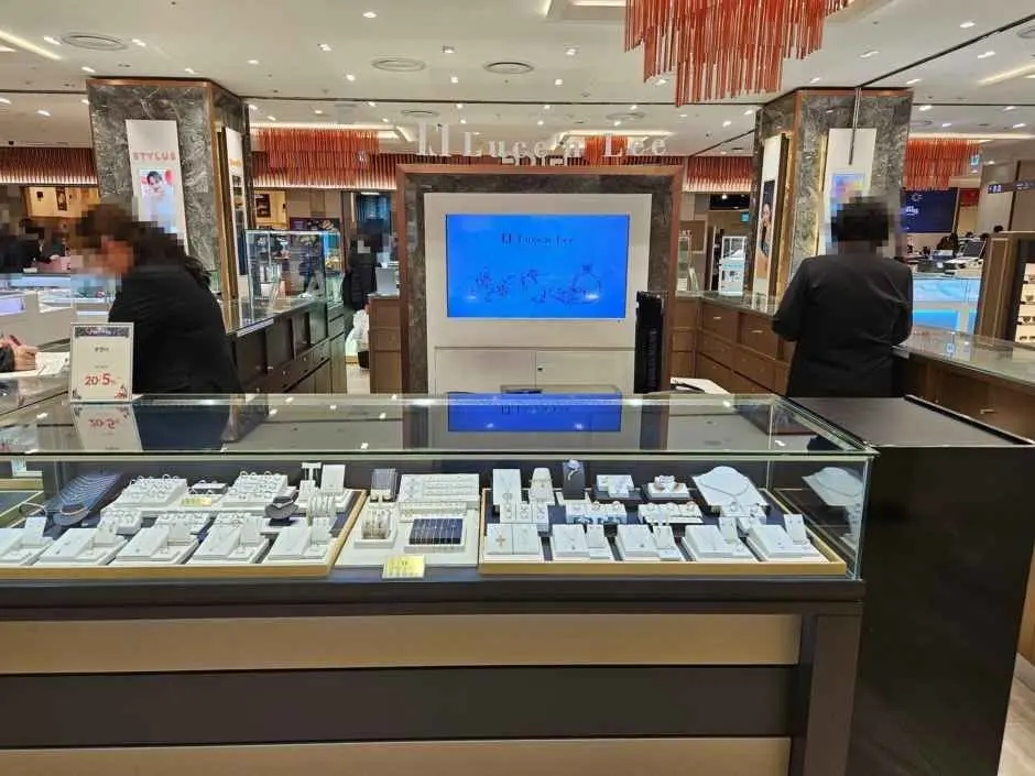 Lucenlee – LOTTE Department Store Busan Main Branch [Tax Refund Shop](루첸리 롯데백화점 부산본점)