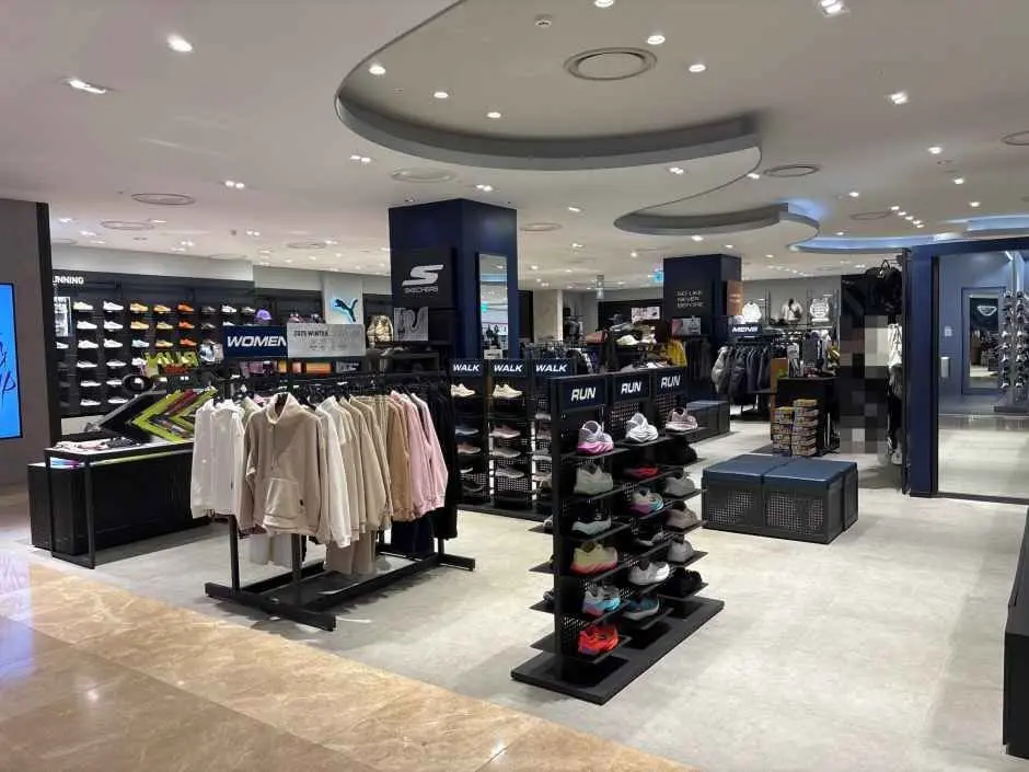 Skechers – Lotte Department Store Gwangbok Branch [Tax Refund Shop](스케쳐스 롯데백화점 광복점)