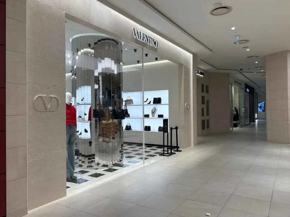 Valentino – Shinsegae Department Store Centum City Branch [Tax Refund Shop] (발렌티노 신세계백화점 센텀시티점)