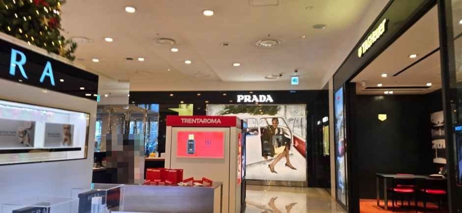 Prada –  Hyundai Department Store Ulsan Branch [Tax Refund Shop](프라다 현대백화점 울산점)