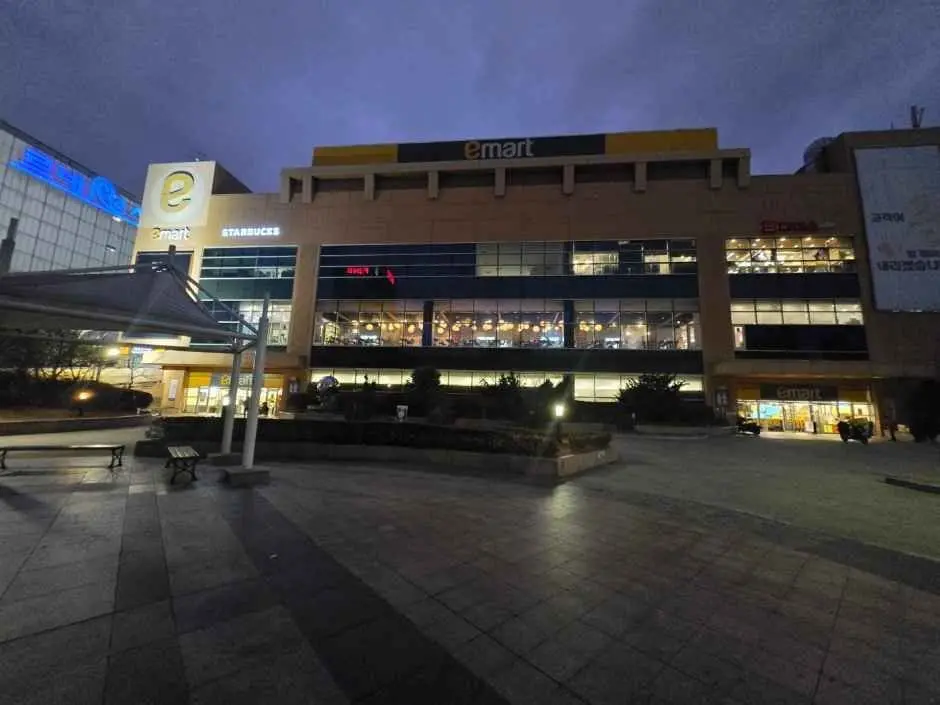 E-Mart Sasang [Tax Refund Shop](이마트 사상점)