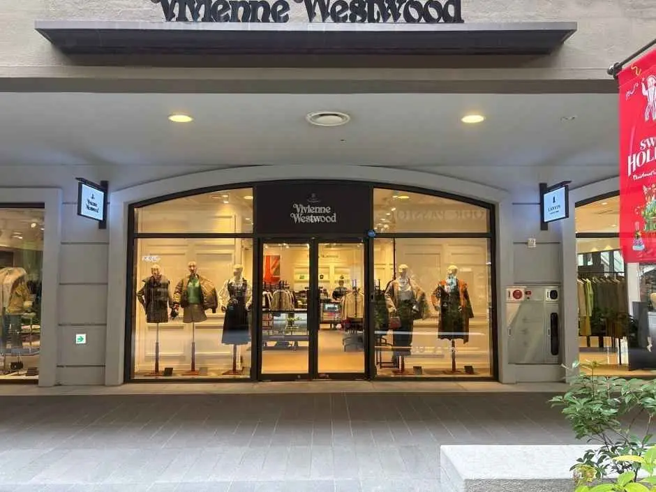 Vivienne Westwood – Lotte Premium Outlets Dongbusan Branch [Tax Refund Shop] (비비안웨스트우드 롯데프리미엄아울렛 동부산점)