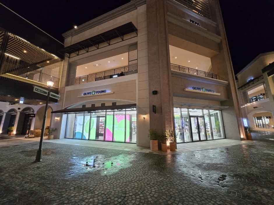 Olive Young – Shinsegae Simon Premium Outlet Busan Branch [Tax Refund Shop] (올리브영 신세계사이먼프리미엄아울렛 부산점)