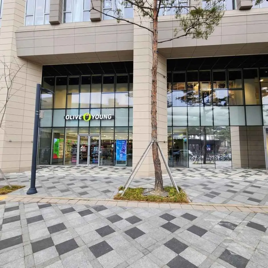 Olive Young AK Sejong Branch [Tax Refund Shop](올리브영 AK 세종점)