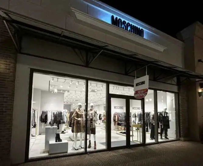 Moschino – Shinsegae Simon Premium Outlet Busan Branch [Tax Refund Shop] (모스키노 신세계사이먼프리미엄아울렛 부산점)