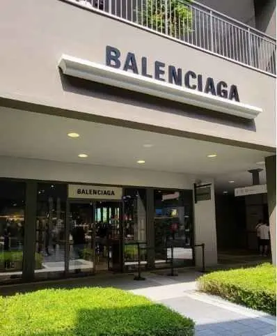 Balenciaga – Lotte Premium Outlets Dongbusan Branch [Tax Refund Shop] (발렌시아가 롯데프리미엄아울렛 동부산점)