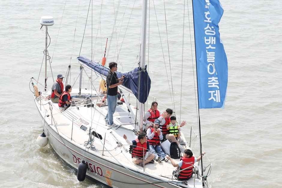 Hwaseong Boating Festival (화성 뱃놀이 축제)
