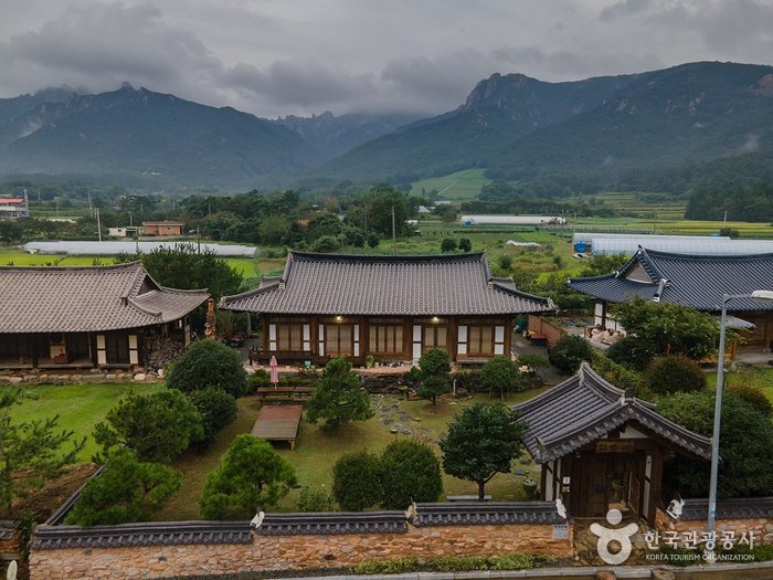 Hwadamjae (화담재)