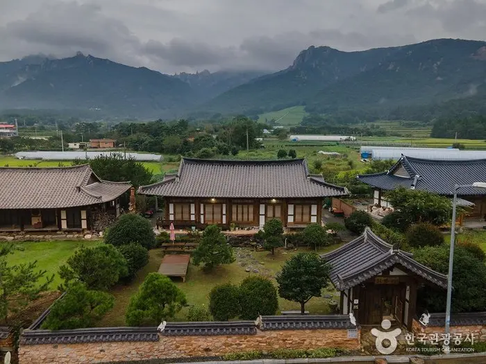 Hwadamjae (화담재)