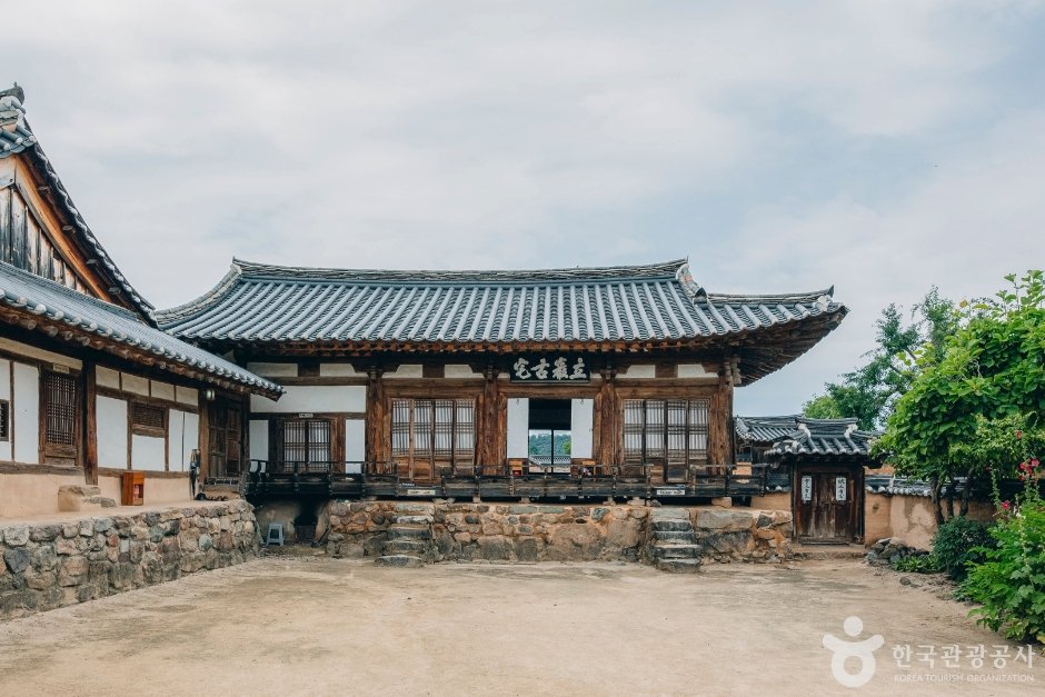 Yangjindang (하회 양진당)