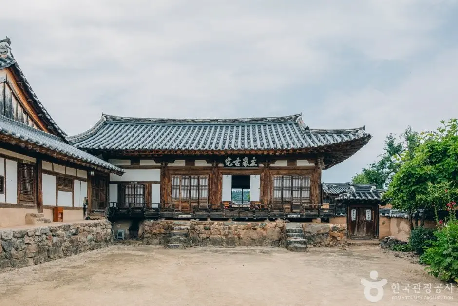 Yangjindang (하회 양진당)