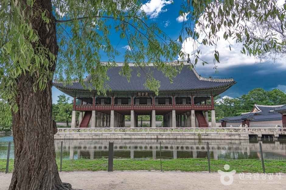 Gyeongbokgung Palace (경복궁)