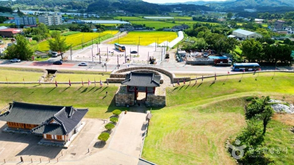Myeoncheoneupseong Walled Town (당진면천읍성)
