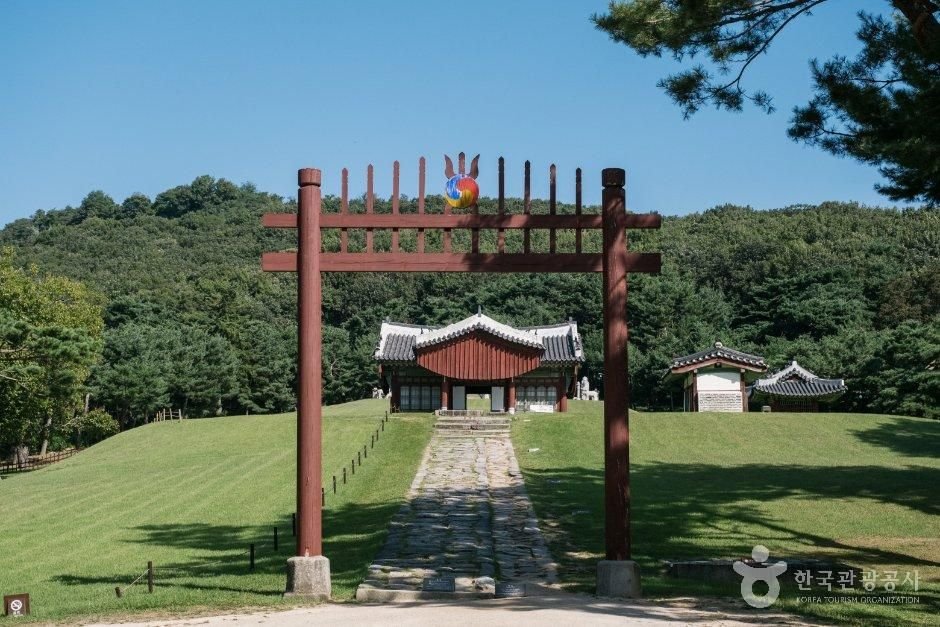 Gimpo Jangneung Royal Tomb [UNESCO World Heritage] (김포 장릉(원종·인헌왕후) [유네스코 세계유산])