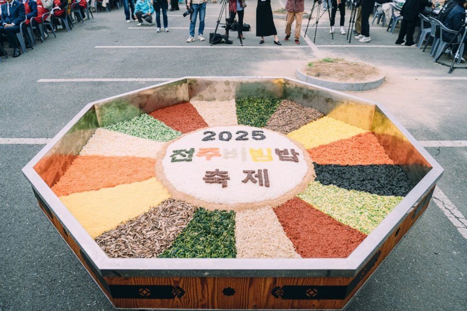 Jeonju Bibimbap Festival (전주비빔밥축제)