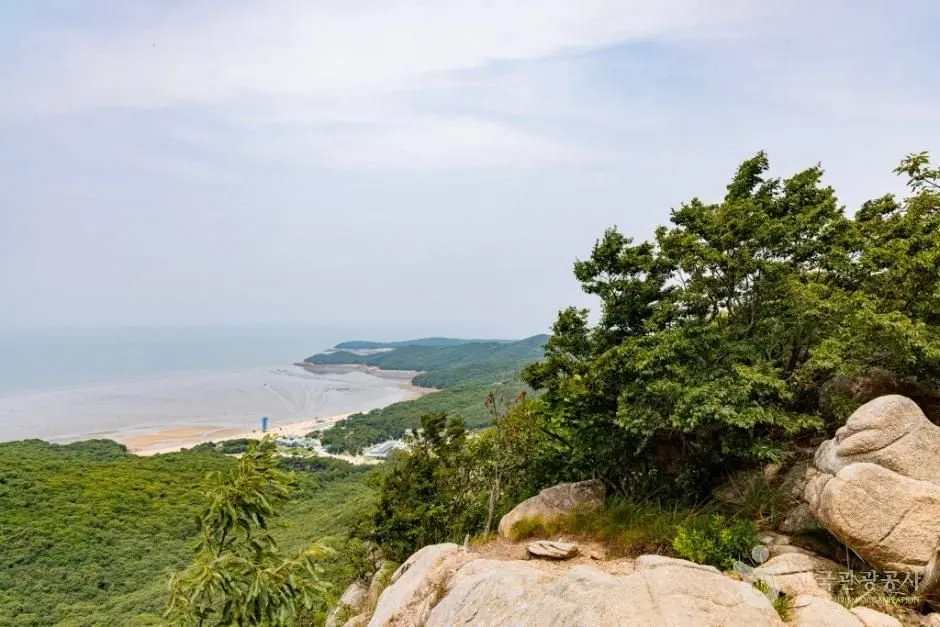 Horyonggoksan Mountain (호룡곡산)