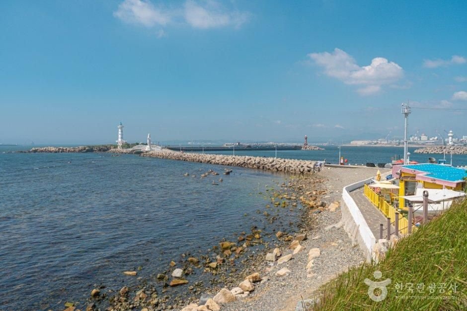 Bangeojin Port (방어진항)